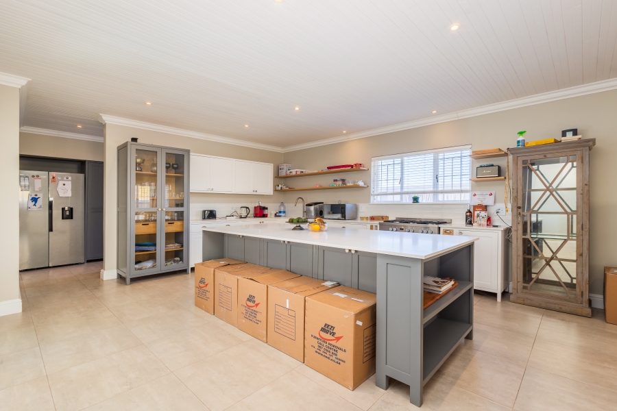 4 Bedroom Property for Sale in Whale Rock Western Cape